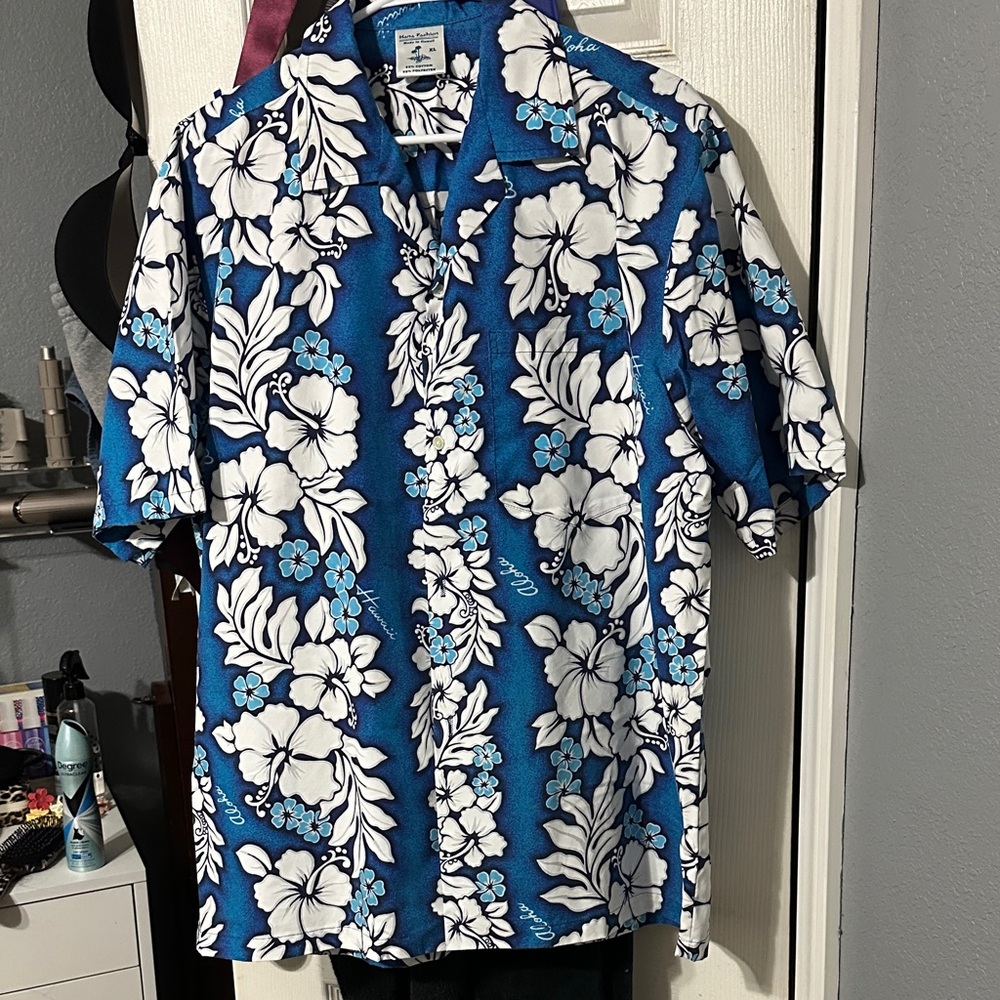 Hana Fashion Blue & White Floral Hawaiian Shirt